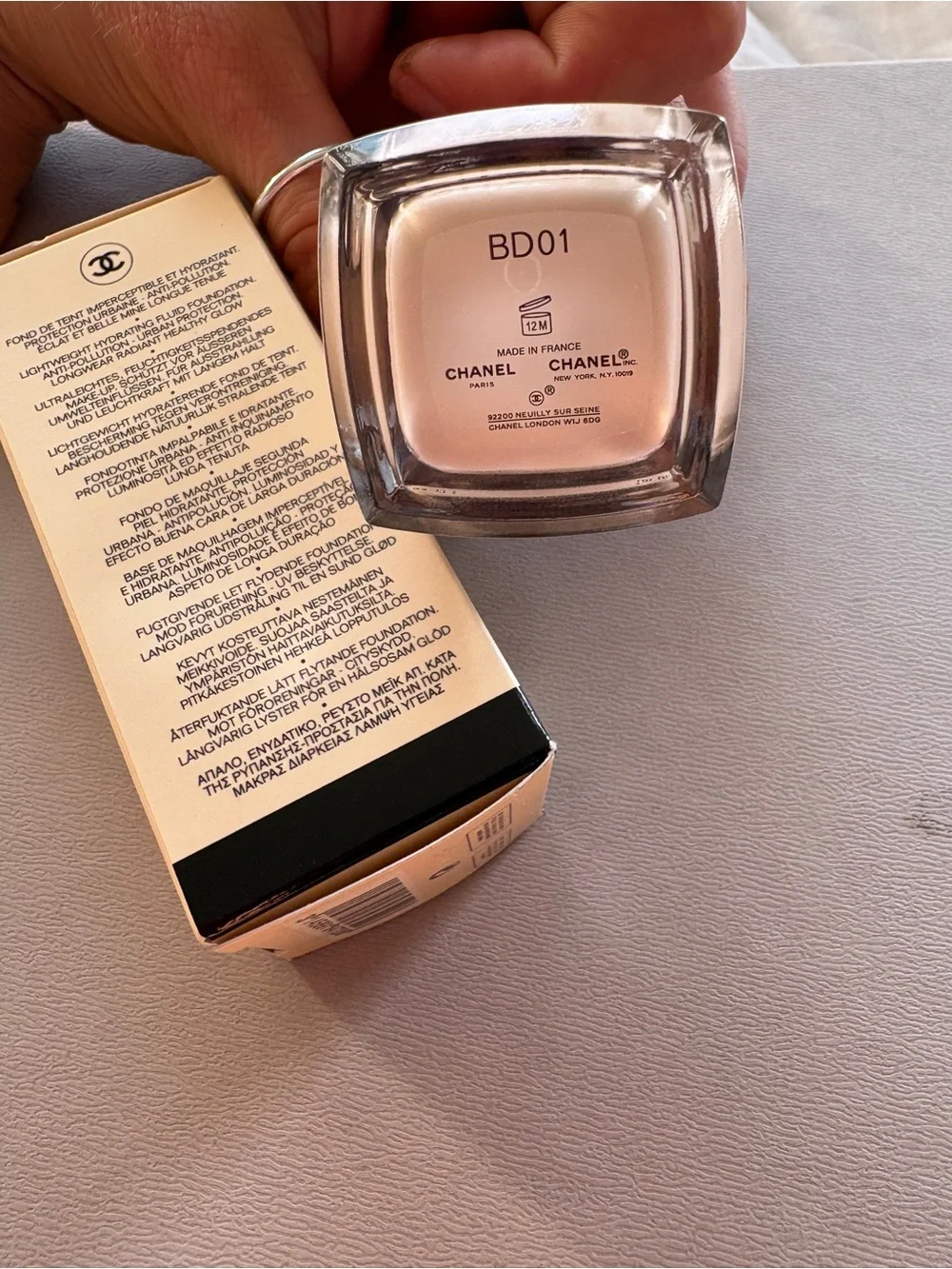 Chanel Les Beiges Healthy Glow Foundation BD01